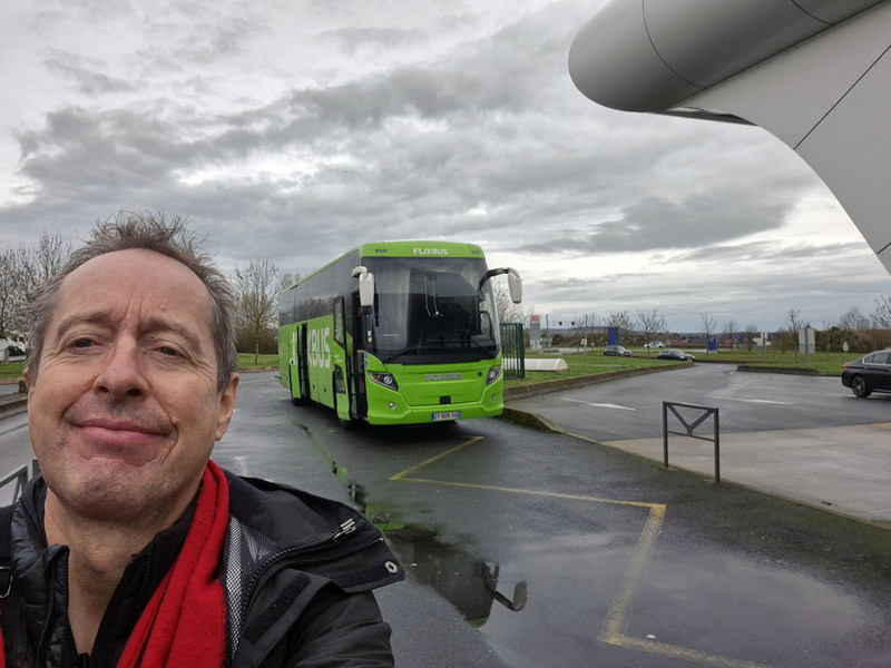 Claus foran Flixbus